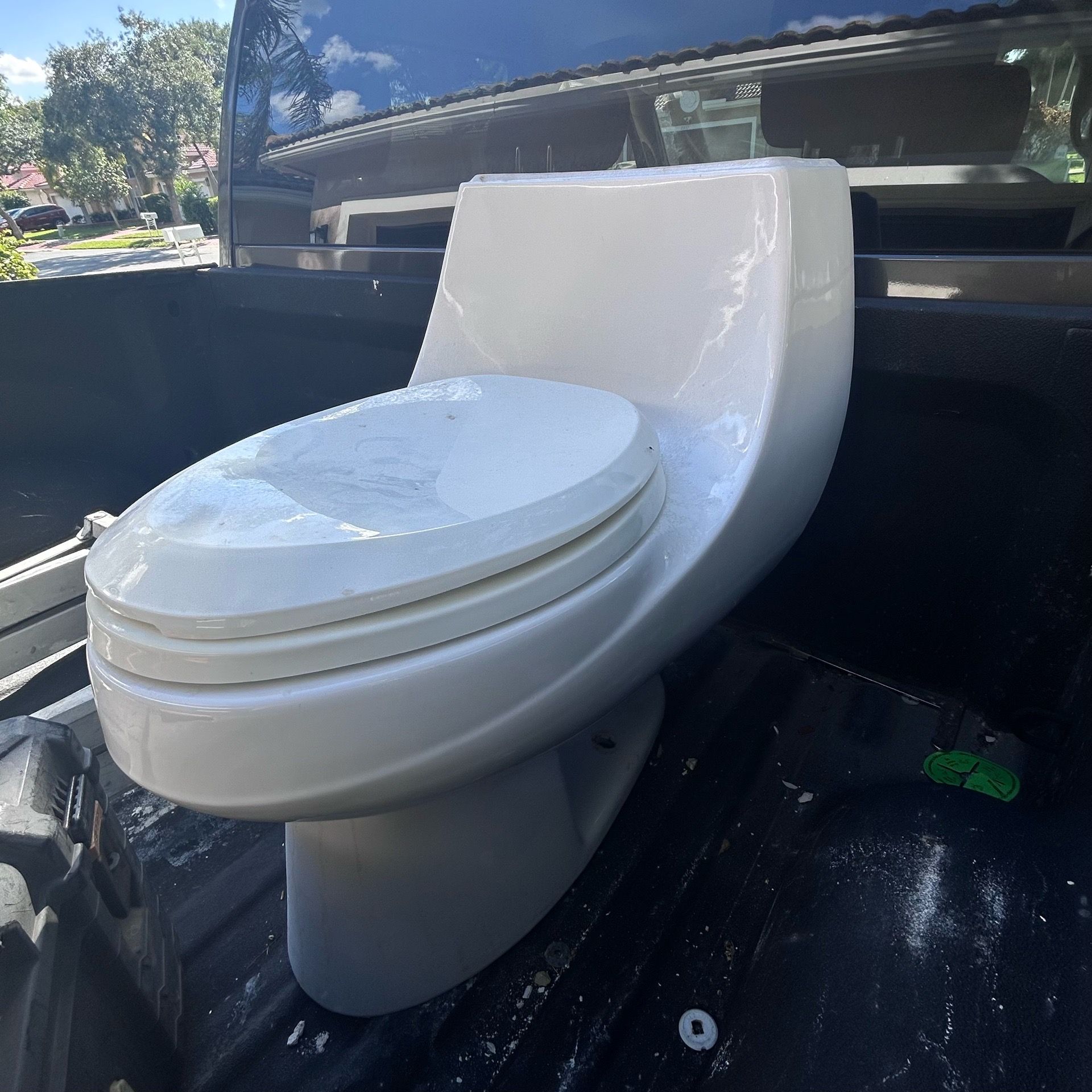Toilet Kohler 1.6 gallons