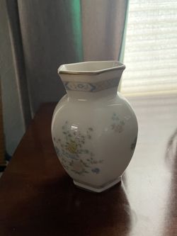 Small Gotham Fine China Vase