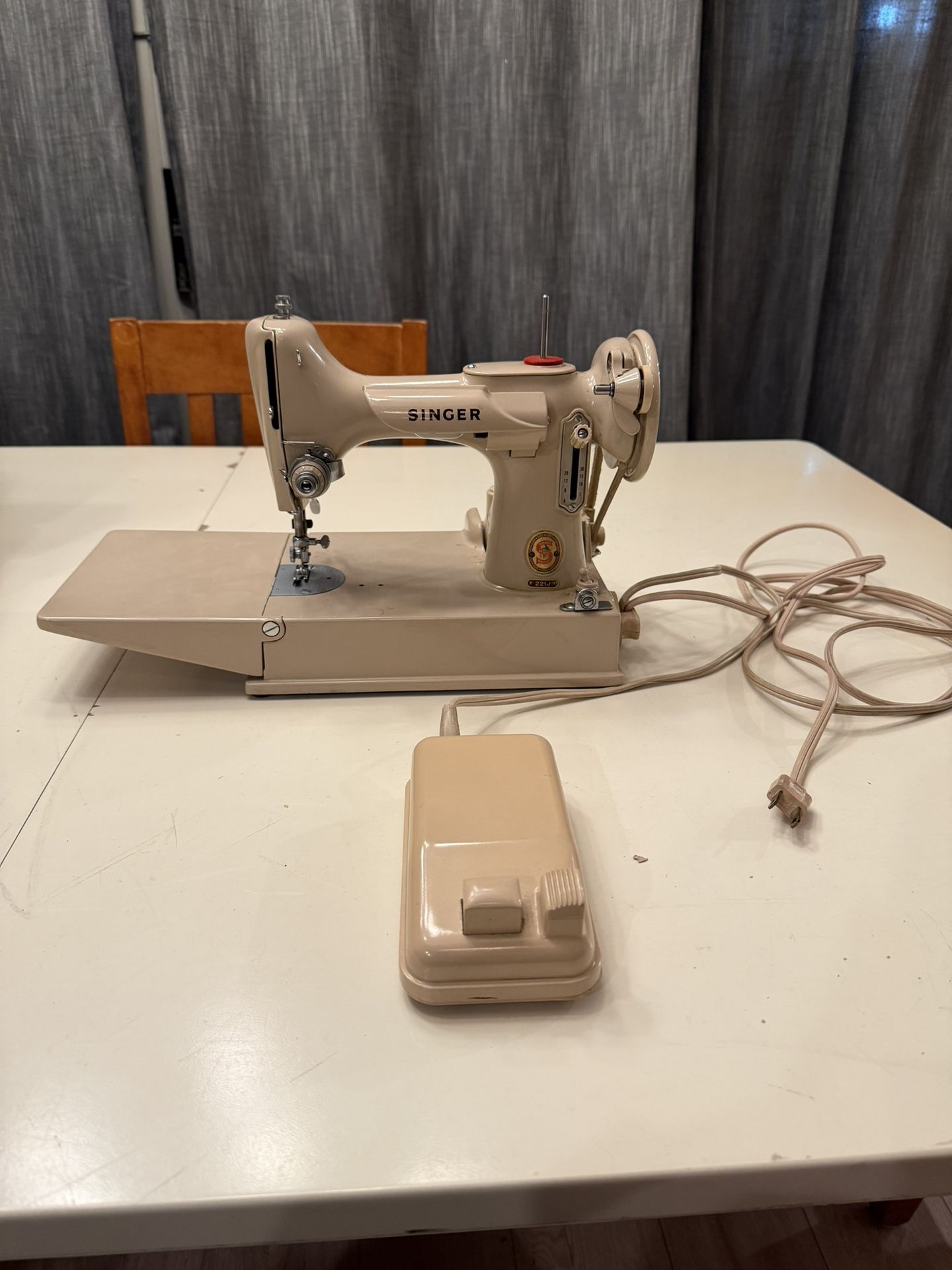 Singer Seeing Machine