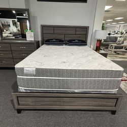 4 Pc Queen Bedroom Set 