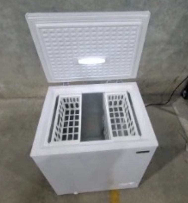 MAGIC CHEF FREEZER