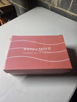 Brand New Easy Spirit Women’s Sneakers – Size 9W