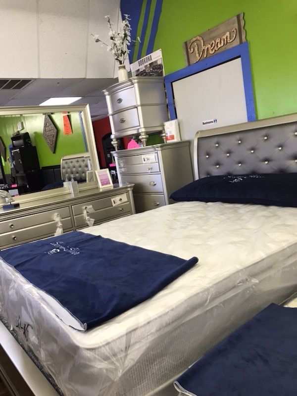 Recámara Queen new and 5 pcs for $1499