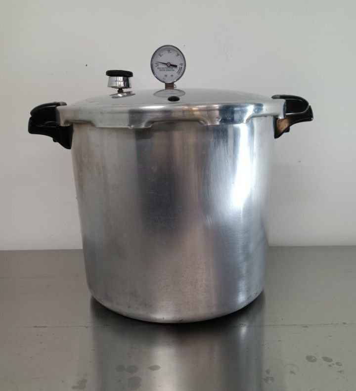 Presto 23 Quart Pressure Cooker Canner for Sale in Pahrump, NV OfferUp