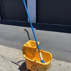 Mop Bucket On Wheels With Wringer