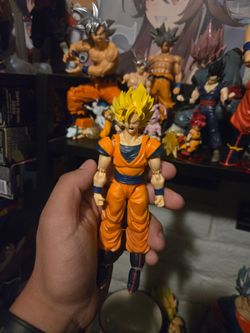 Super Saiyan Goku Dragon Ball Z Action Figure