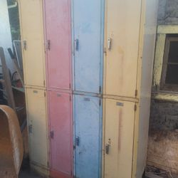 Lockers  A Bank Of 16 ( 8 Back To Back)