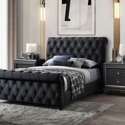 King Size Bed Frame.  Black Upholstered Button Tufted Bed Frame/ Mattress Included.     Bonita Cama Tapizada Color Negra / Colchon Incluido  
