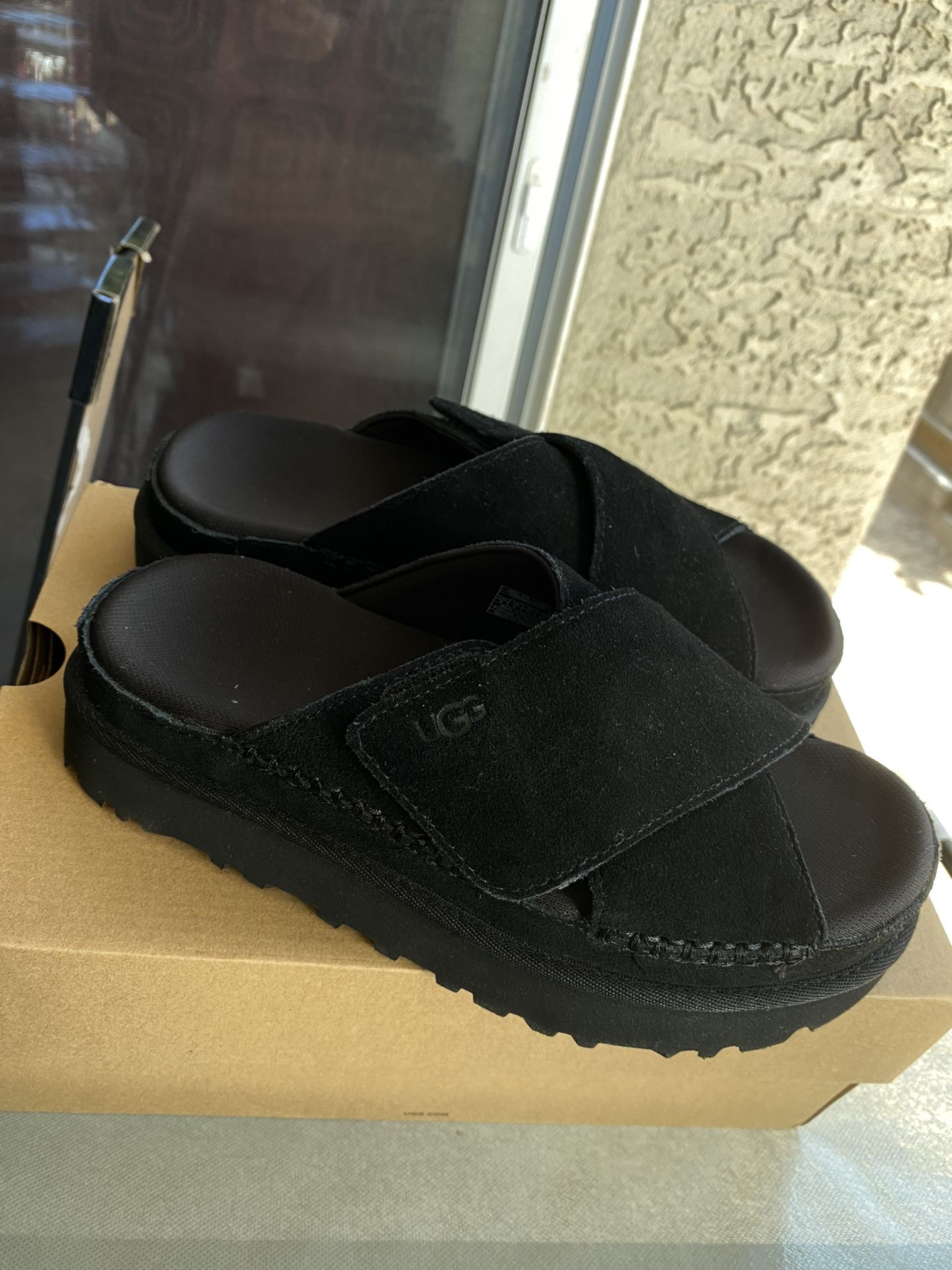 Ugg slides sandles