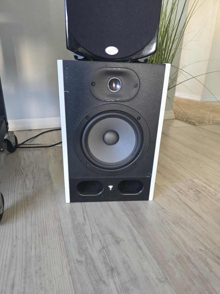 ProFX8v2 Mixer And Two ALPHA 65 ⁰FOCAL Studio Monitors