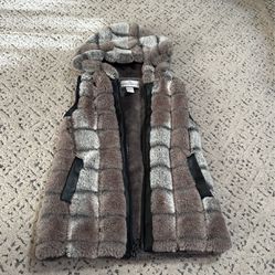 Girls Fox Fur Vest Size 6 Or 7 