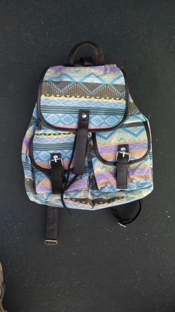 BEAUTIFUL NEW FLORAL BACKPACK
