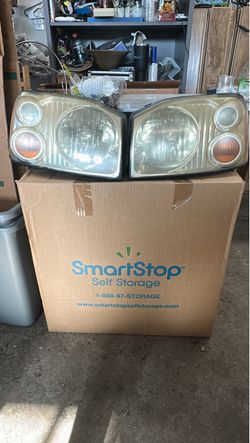 2000-2004 Nissan Frontier front headlights