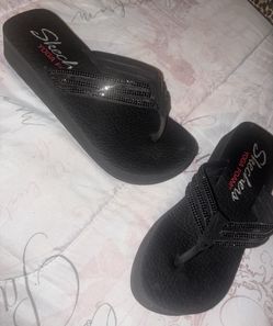 New  rhinestone Skechers yoga foam $20size 8 women’s