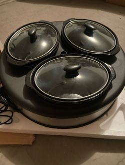 3-CROCK ROUND SLOW COOKER