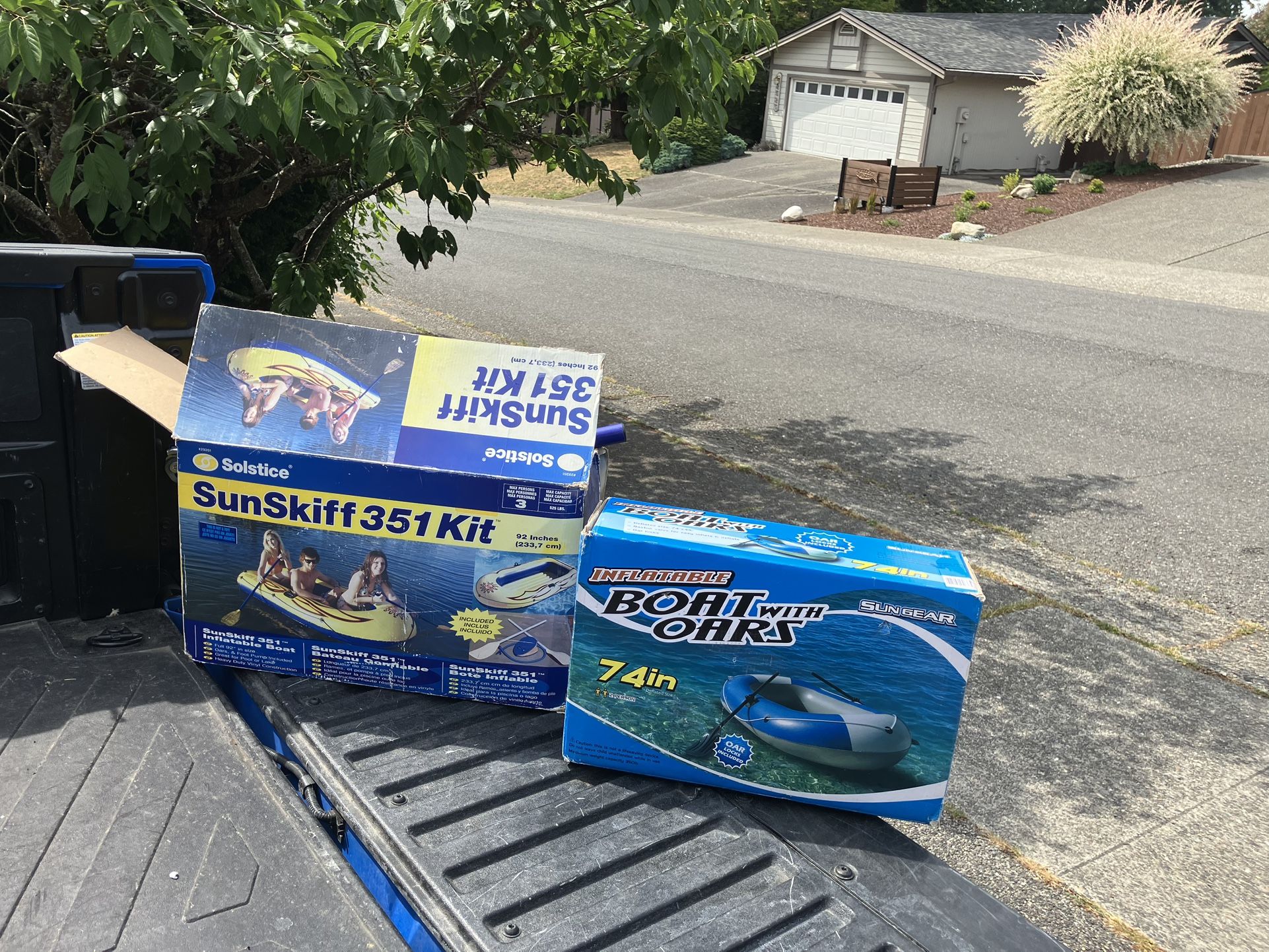Rubber 2 man Boat Raft 6’ with Paddles and Pump River Foat Lake Foat Swimming Brand New Never Used