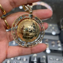10k Gold Spinner Ball Pendant ..big Jumbo Size ..