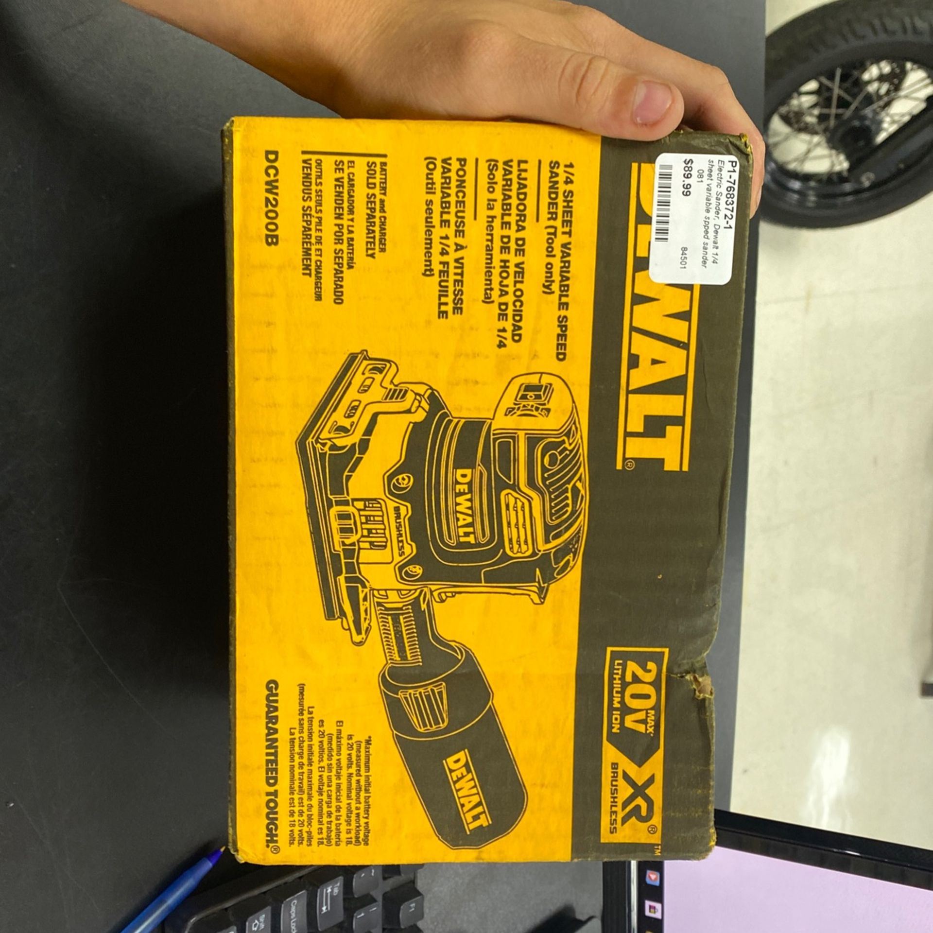 Brand New Sealed Dewalt 1/4 Sheet Variable Speed Sander 