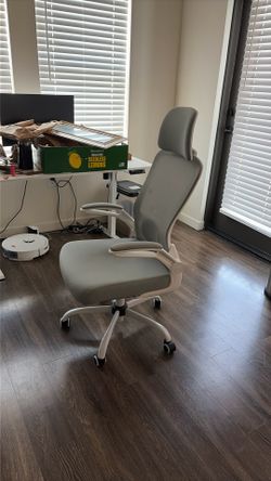 Adjustable computer chair