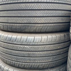 Set Of Tires (4) 215-55-16 Michelin