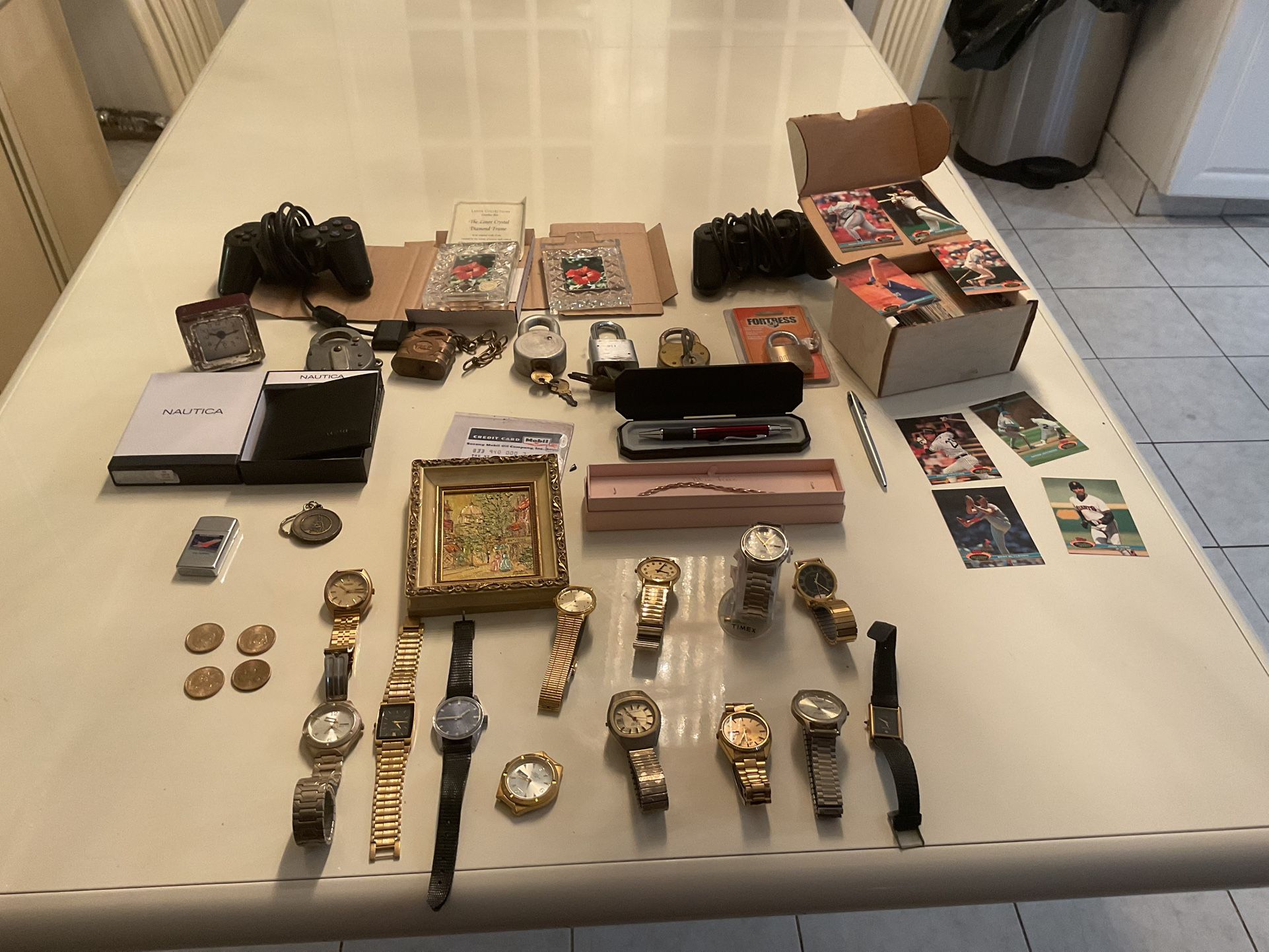 🔴 A Really Huge Lot Of Miscellaneous Vintage Items 🔴 🔵 I Added A Few More Items That’s Not In The Main Picture Check All Photos 🔵