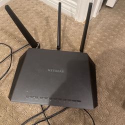 NETGEAR Nighthawk Smart Wi-Fi Router (R7000) - AC1900
