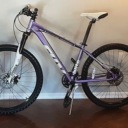 Like New Prrfect ... Ladies Mountain Bike 26" Tires Small Frame 