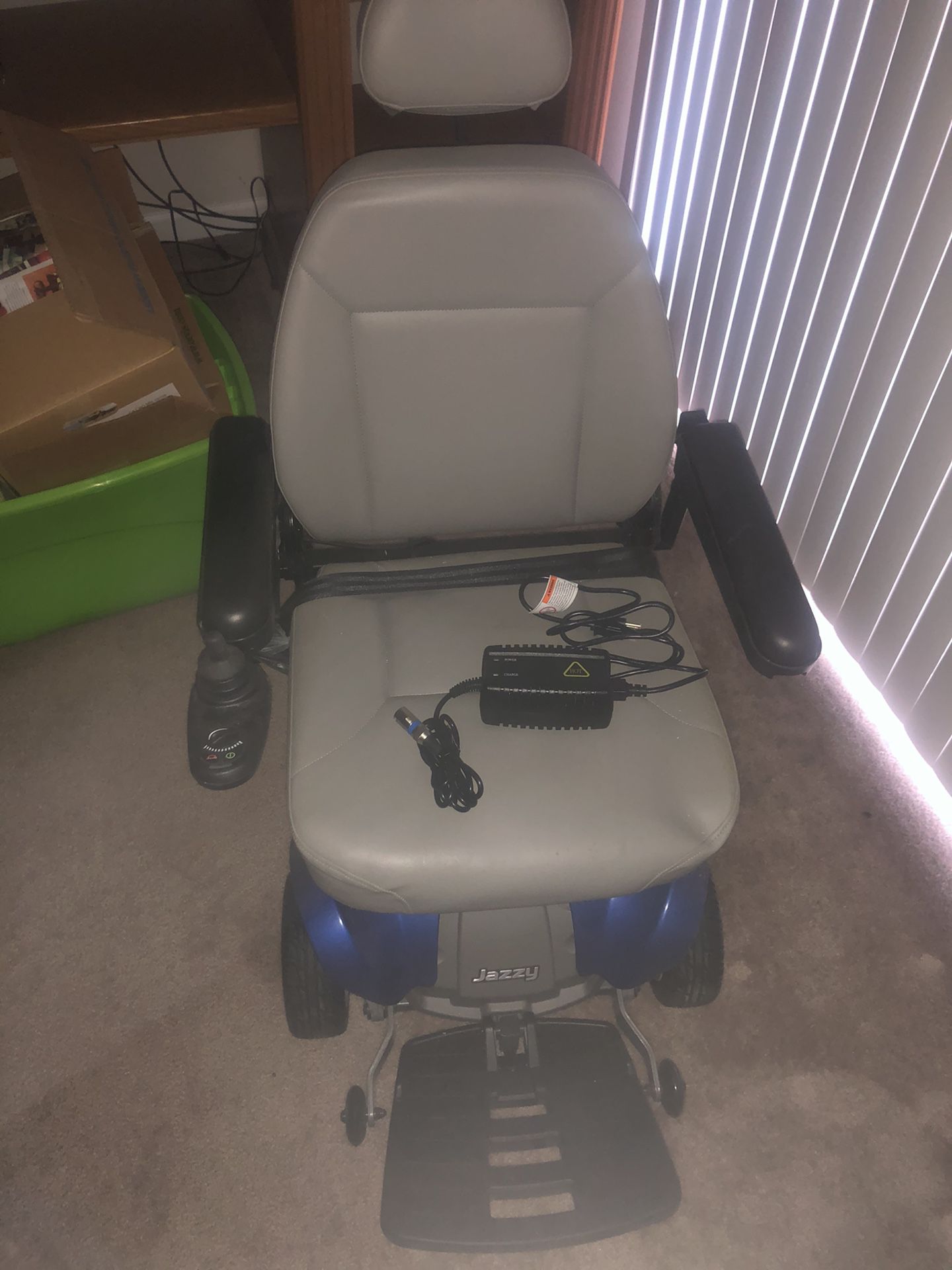 JAZZY ELITE MOBILITY CHAIR