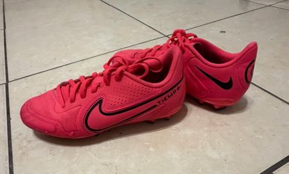 Nike Youth Nike tempo cleats