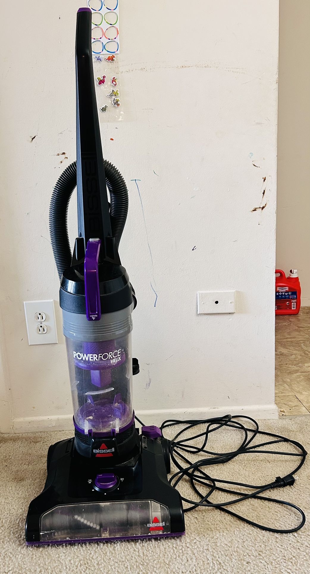 Vacuum Cleaner- Bissell Helix Powerforce- Both For Carpet / Bare Floor