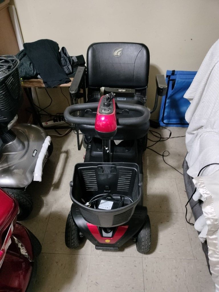 GREAT SCOOTER IN GREAT CONDITION 