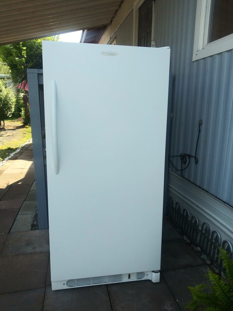 Freezer upright Frigidaire Commercial 14 Cubic feet