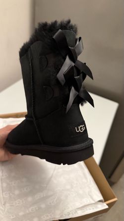 Brand New Girls Size 2 Black Bailey Bow Uggs