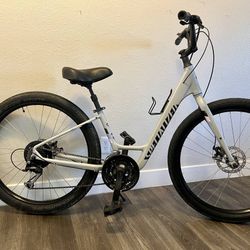 Small, Specialized Hybrid Bike, Disco Brakes ~5’1”-5’9”- LOADED!