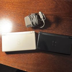 2 Nintendo DS Lites w/ charger