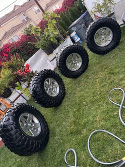 17” Jeep Wheels and Bfgoodrich Mud Tires