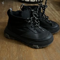 Zara Toddler Booys Like New