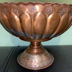 Large Antique Copper Custom Handmade Made Engraved Hammered Flowers Decor Plate/Vase on the stand 8” Diameter by 5.5”H