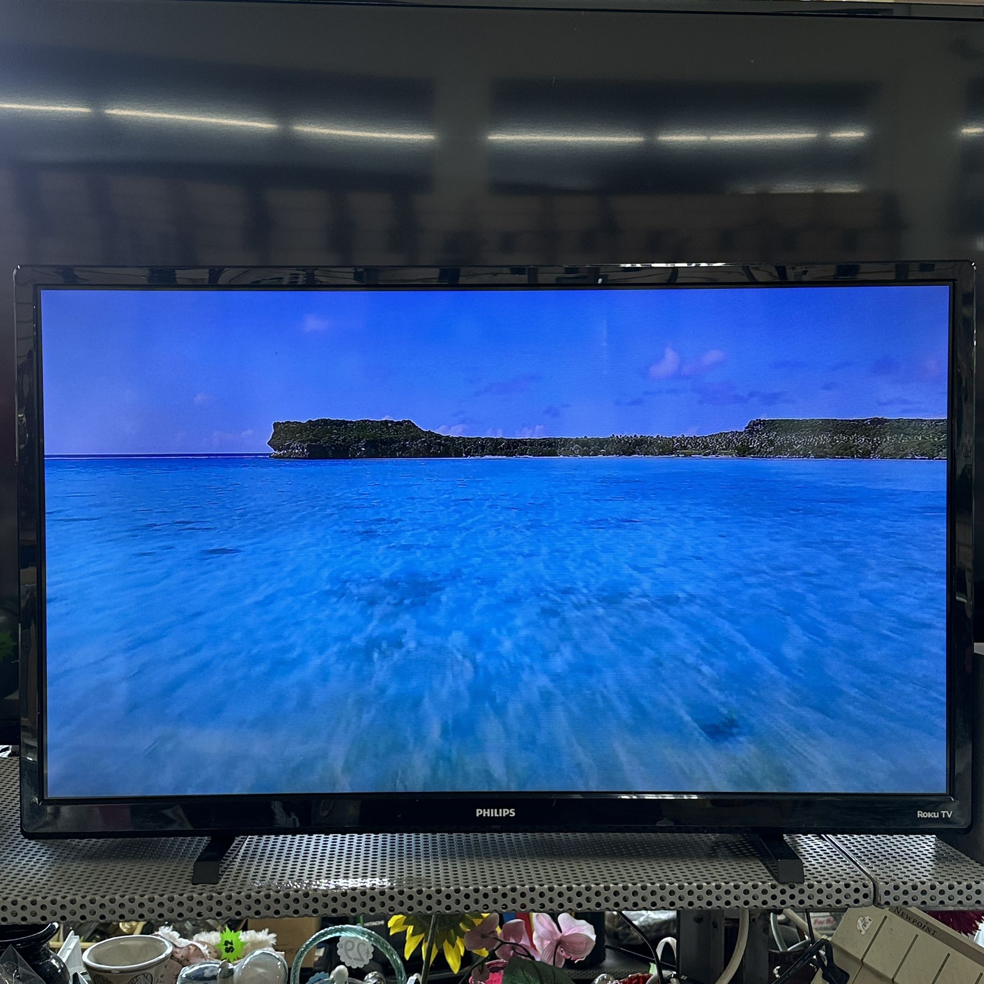 Philips 32” Class HD (720p) LED Smart TV