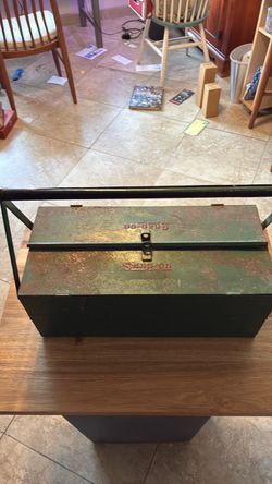 Vintage snap on tool box