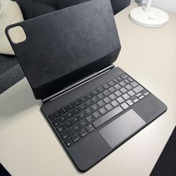iPad Pro 11” Magic Keyboard