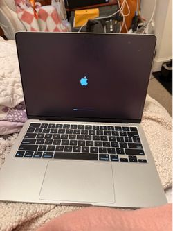 MacBook Air M4 2025 13” Silver with charger and box