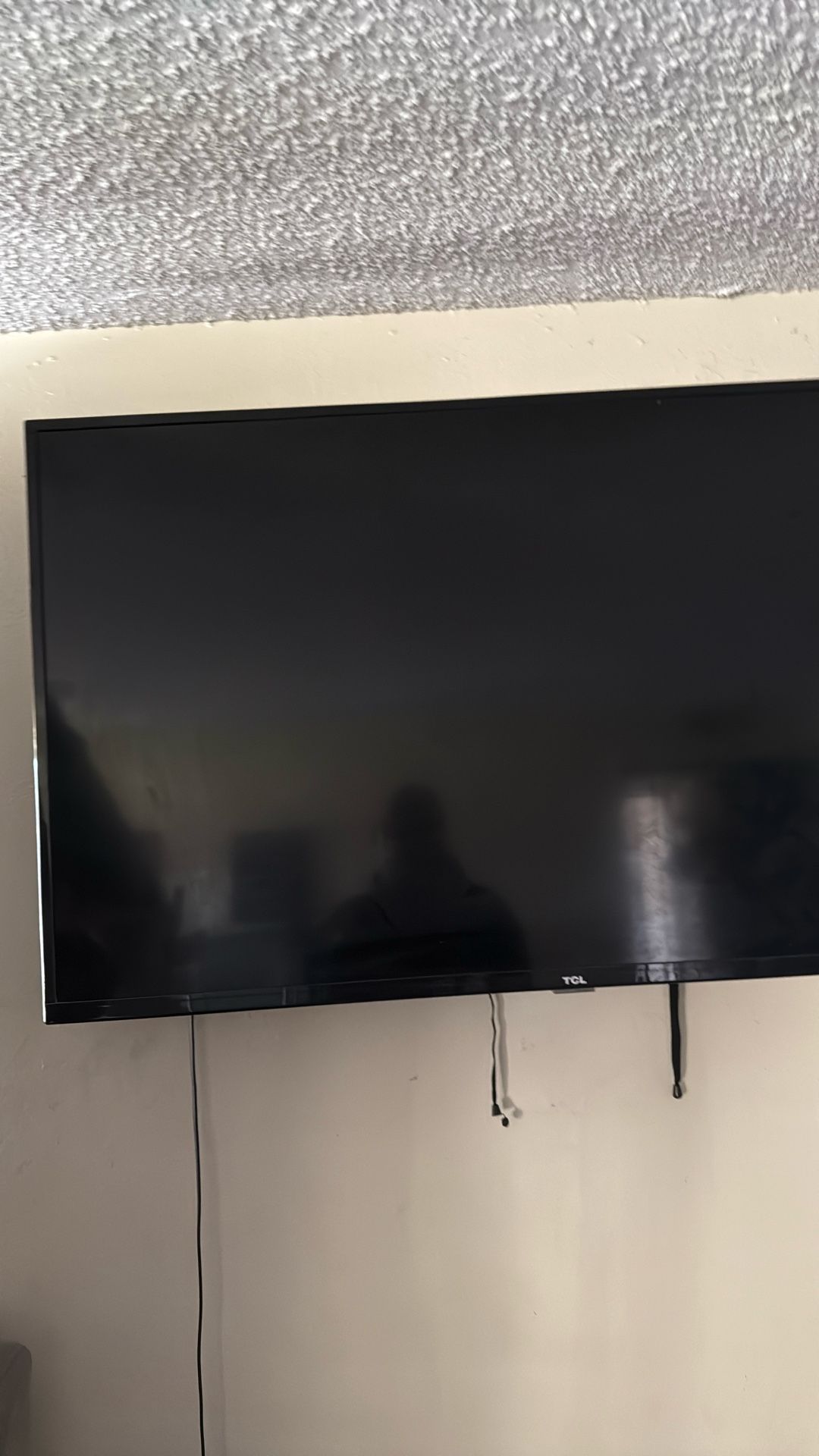 32 Inch Flat Screen TCL Roku Tv