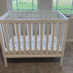 Convertible Crib,mattress,mattress Protector ,mess Liner 