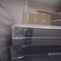 🥳🥳🥳 $399 Queen Sealy Posturphedic 12 Inch Height Firm Mattress $399 🥳🥳🥳