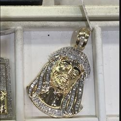14k Gold & Diamond Jesus Piece w/ Chain