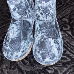 UGGS Size 6