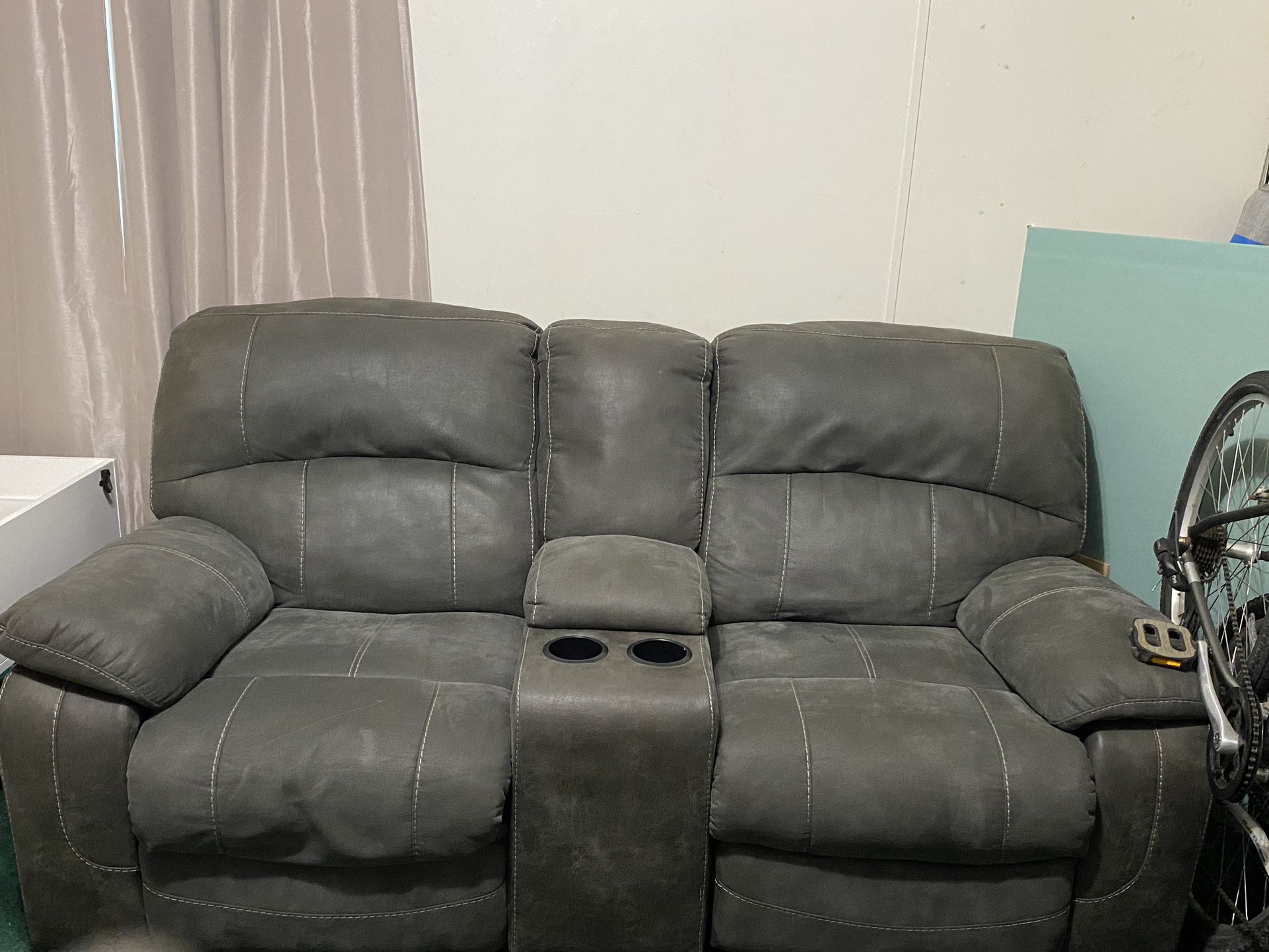 Reclining Love Seat Couch 