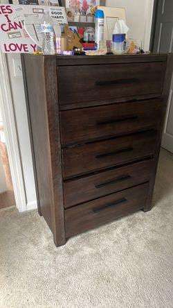 Brown 5 draw chest (sliding draws )