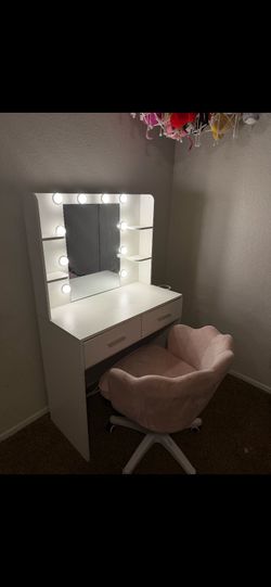 Vanity w/ chair
